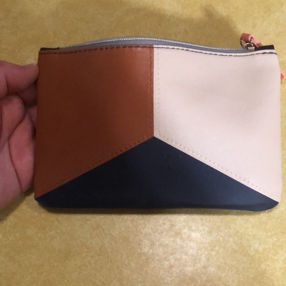 3 Piece Mask Bundle w/Makeup Bag - Picture 11 of 12